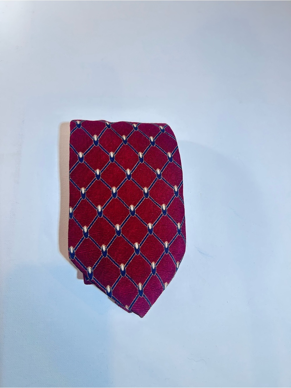 NEO Bill Blass Men’s 100% Silk Tie Burgundy Navy Gold Geometric Necktie